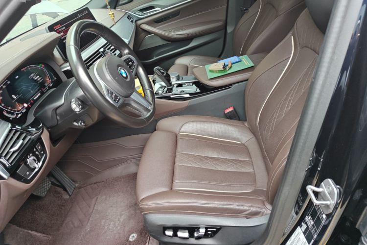 Used BMW 5 Series 2022 Second Facelift 530Li Luxury Version M Sport Package Left Front Seat