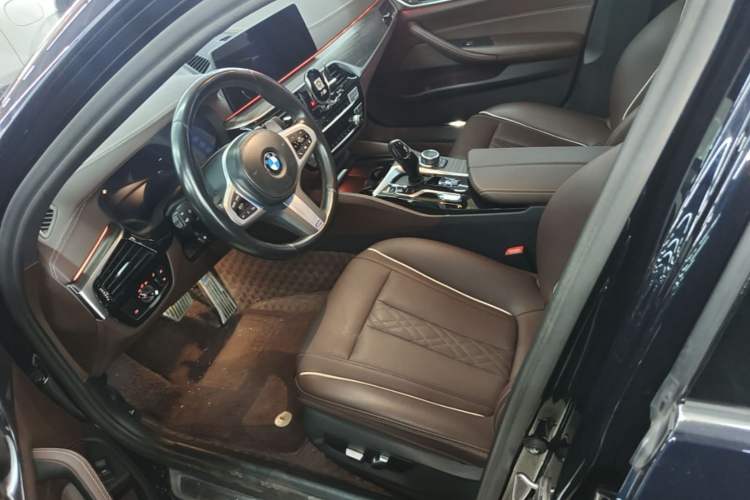 Used BMW 5 Series 2022 Restyled 530Li Leading Edition M Sport Package Left Front Seat