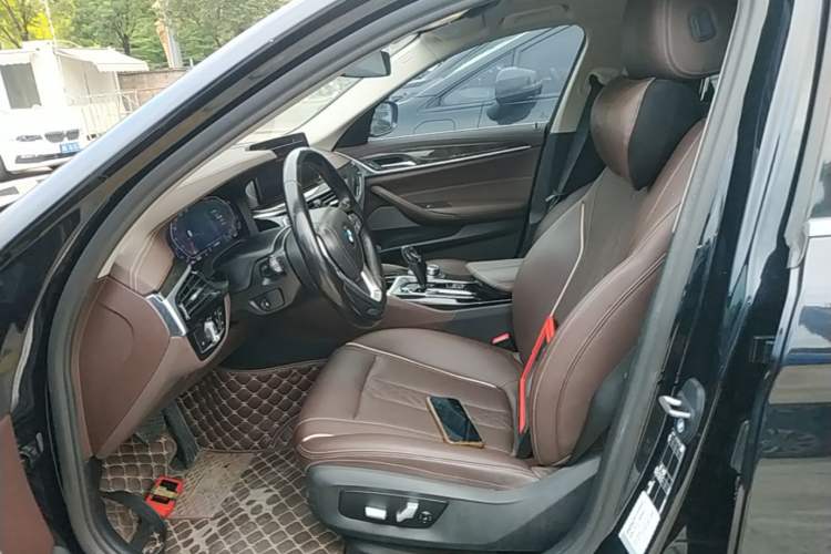 Used BMW 5 Series 2022 Restyled 525Li Luxury Package Left Front Seat