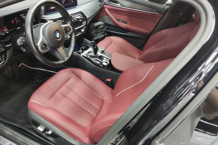 Used BMW 5 Series 2022 Second Facelift 530Li Leading Edition M Sport Package Left Front Seat