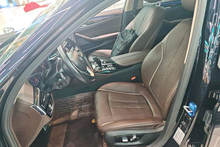 Used BMW 5 Series 2022 Restyled 525Li Luxury Package Left Front Seat