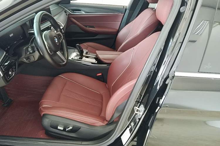 Used BMW 5 Series 2022 Restyled 530Li Leading Edition M Sport Package Left Front Seat