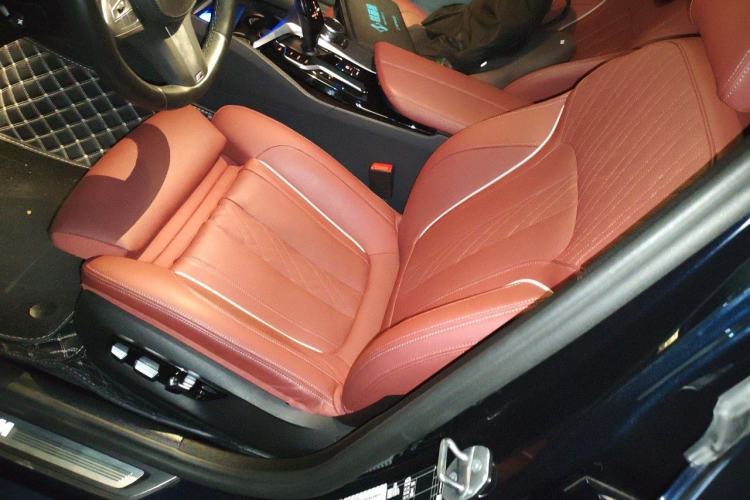 Used BMW 5 Series 2022 Second Facelift 530Li Luxury Version M Sport Package Left Front Seat
