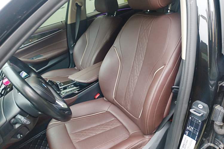 Used BMW 5 Series 2022 Restyled 525Li Luxury Package Left Front Seat