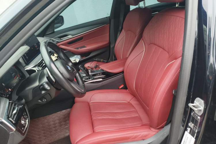 Used BMW 5 Series 2022 Second Facelift 530Li Luxury Version M Sport Package Left Front Seat