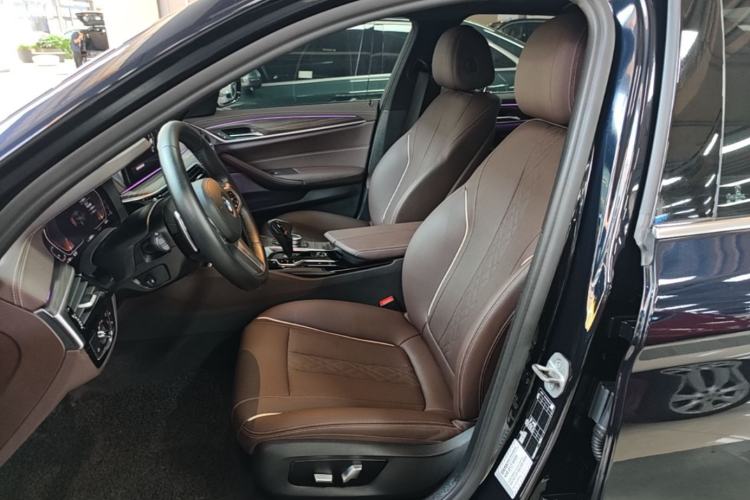 Used BMW 5 Series 2022 Restyled 530Li Leading Edition M Sport Package Left Front Seat