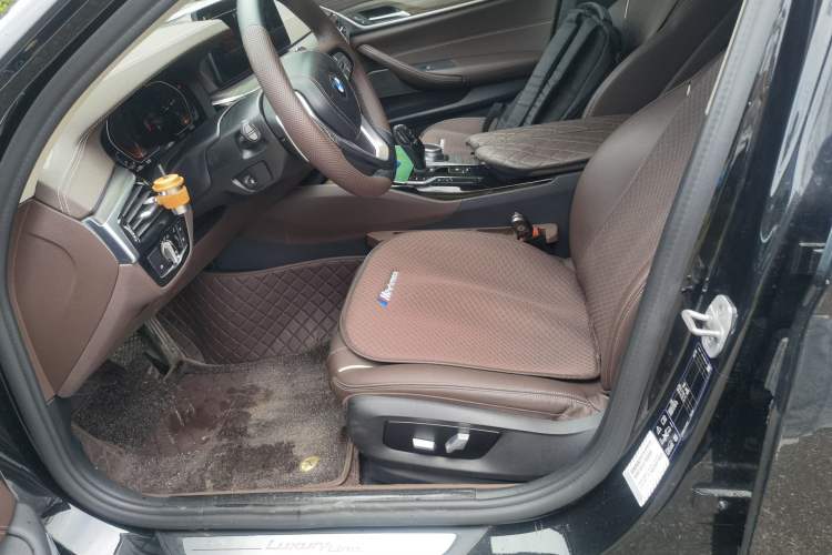 Used BMW 5 Series 2022 530Li xDrive Luxury Package Left Front Seat