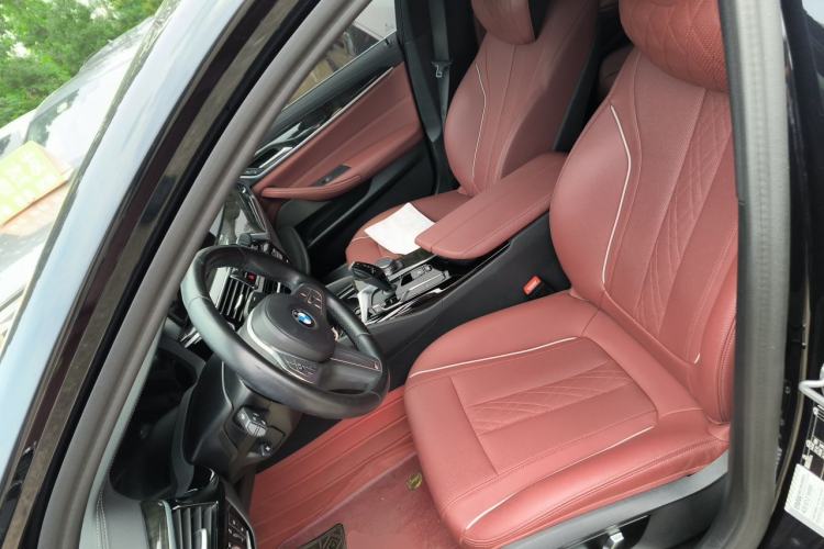 Used BMW 5 Series 2022 525Li Luxury Package Left Front Seat