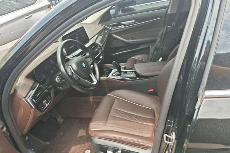 Used BMW 5 Series 2022 Restyled 525Li Luxury Package Left Front Seat