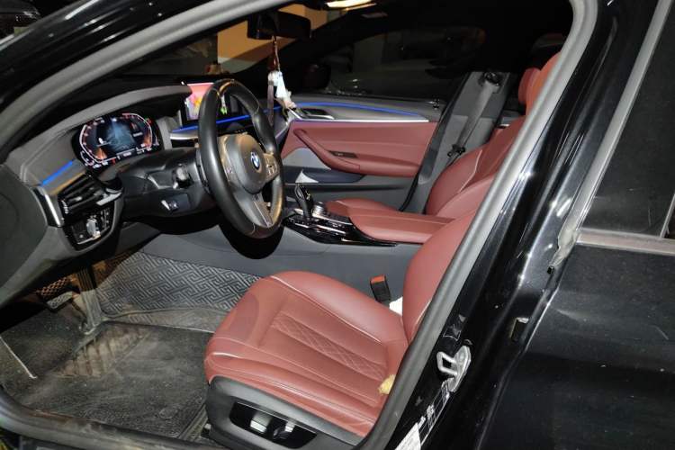 Used BMW 5 Series 2022 Second Facelift 530Li Leading Edition M Sport Package Left Front Seat
