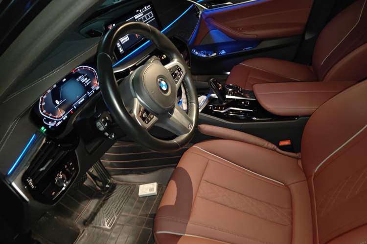 Used BMW 5 Series 2022 Restyled 530Li Leading Edition M Sport Package Left Front Seat