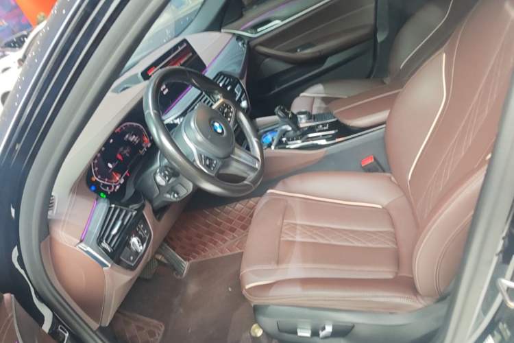 Used BMW 5 Series 2022 Restyled 530Li Leading Edition M Sport Package Left Front Seat