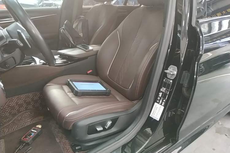 Used BMW 5 Series 2022 Revised Version 530Li xDrive M Sport Package Left Front Seat