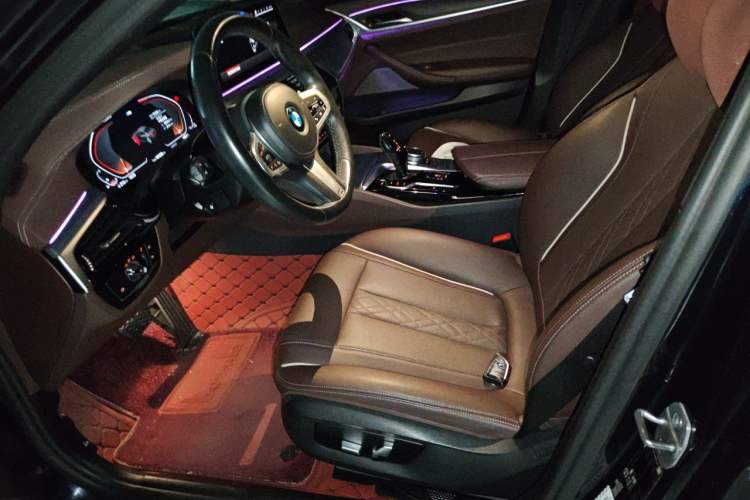 Used BMW 5 Series 2022 Restyled 530Li Leading Edition M Sport Package Left Front Seat