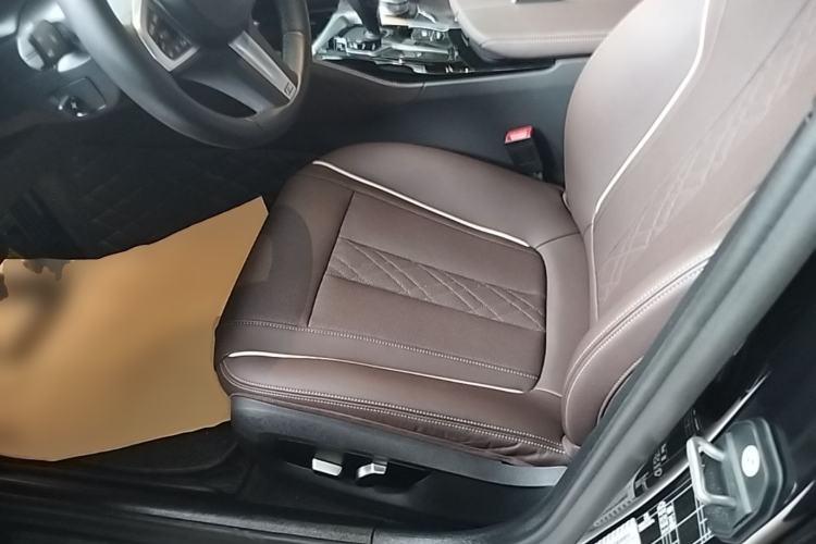 Used BMW 5 Series 2022 Second Facelift 525Li M Sport Package Left Front Seat