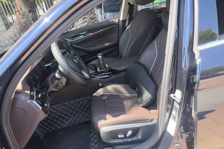 Used BMW 5 Series 2022 Second Facelift 525Li Luxury Package Left Front Seat