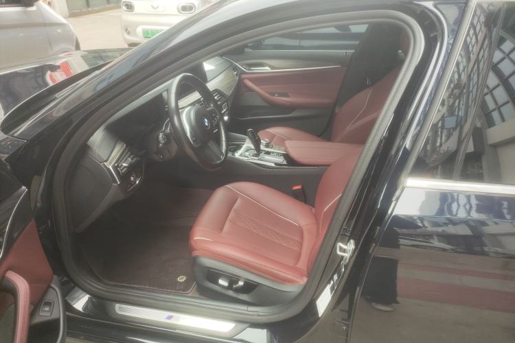 Used BMW 5 Series 2022 Restyled 530Li Leading Edition M Sport Package Left Front Seat