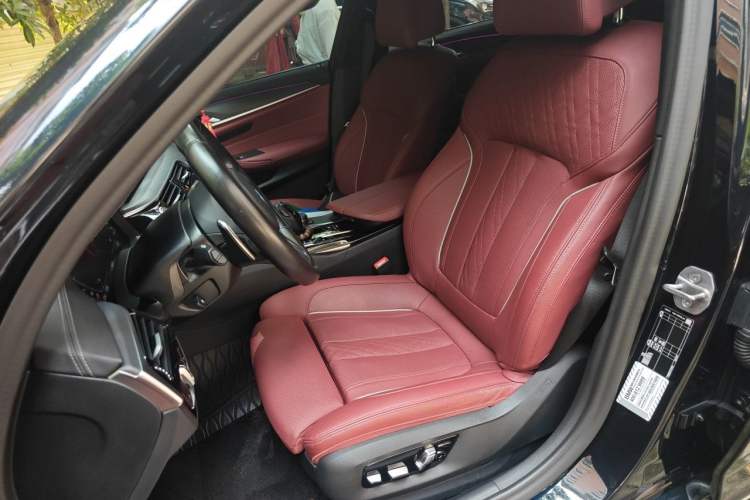 Used BMW 5 Series 2022 Second Facelift 530Li Luxury Version M Sport Package Left Front Seat