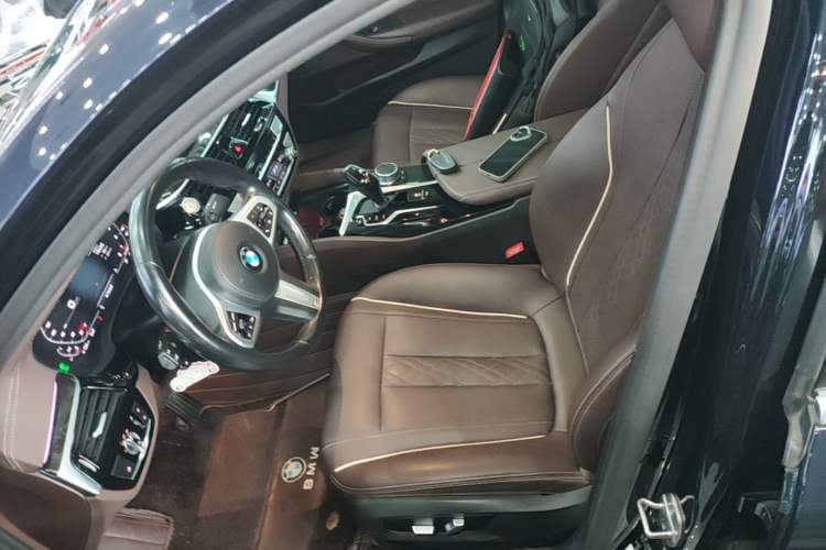 Used BMW 5 Series 2022 525Li M Sport Package Left Front Seat