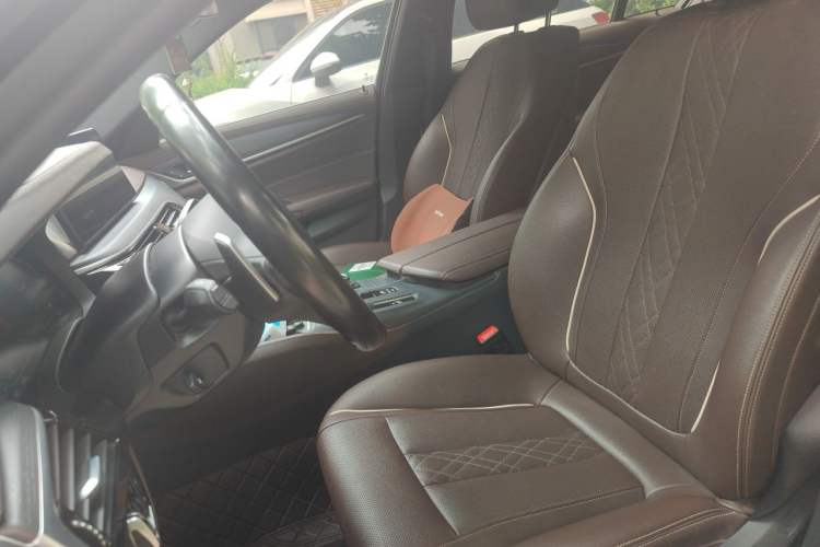 Used BMW 5 Series 2022 Restyled 530Li Leading Edition M Sport Package Left Front Seat
