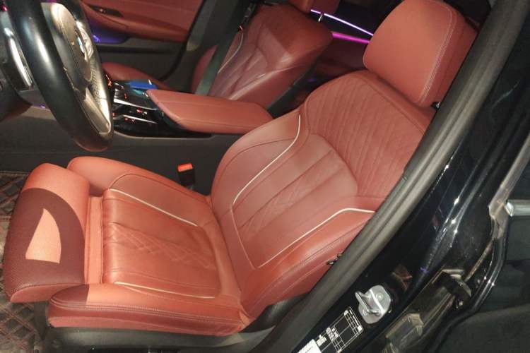 Used BMW 5 Series 2022 530Li Luxury Edition M Sport Package Left Front Seat