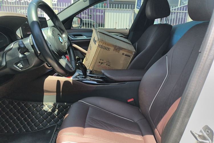 Used BMW 5 Series 2022 Second Facelift 530Li Leading Edition M Sport Package Left Front Seat