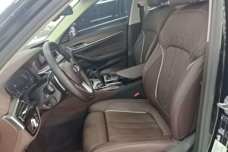 Used BMW 5 Series 2022 Second Facelift 530Li Luxury Edition Premium Package Left Front Seat