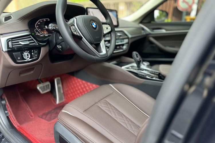 Used BMW 5 Series 2022 Updated 530Li Leading Edition Luxury Package Left Front Seat