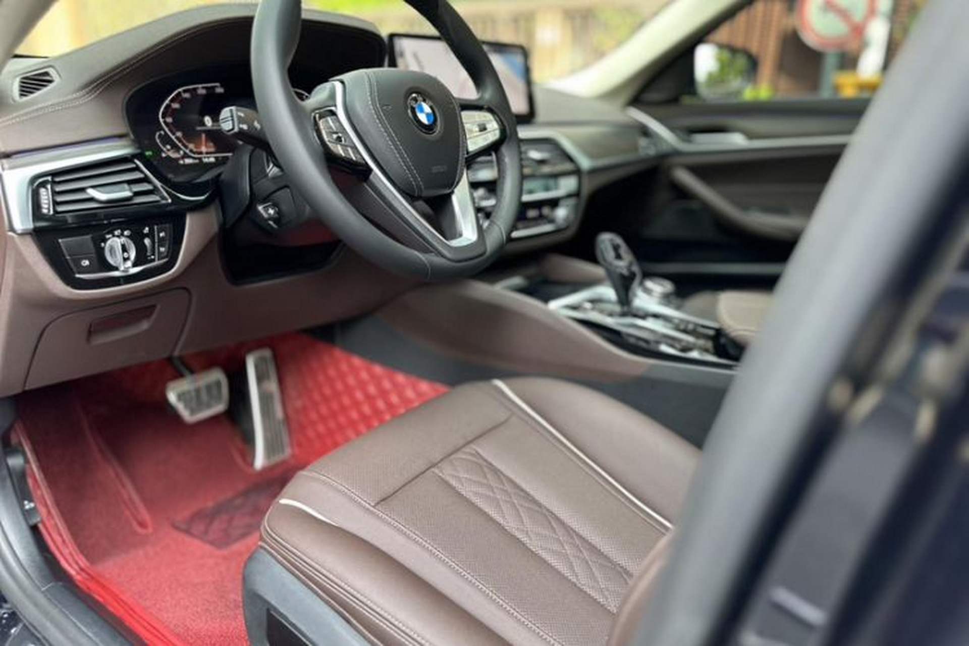 Used BMW 5 Series 2022 Updated 530Li Leading Edition Luxury Package Left Front Seat