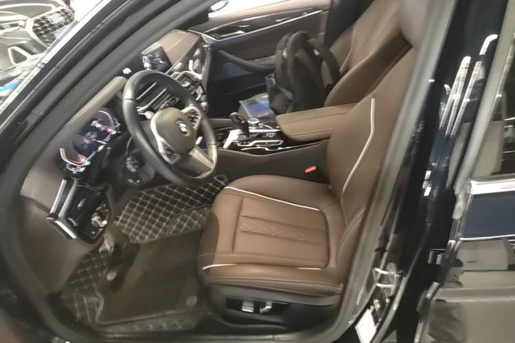 Used BMW 5 Series 2022 Restyled 525Li M Sport Package Left Front Seat