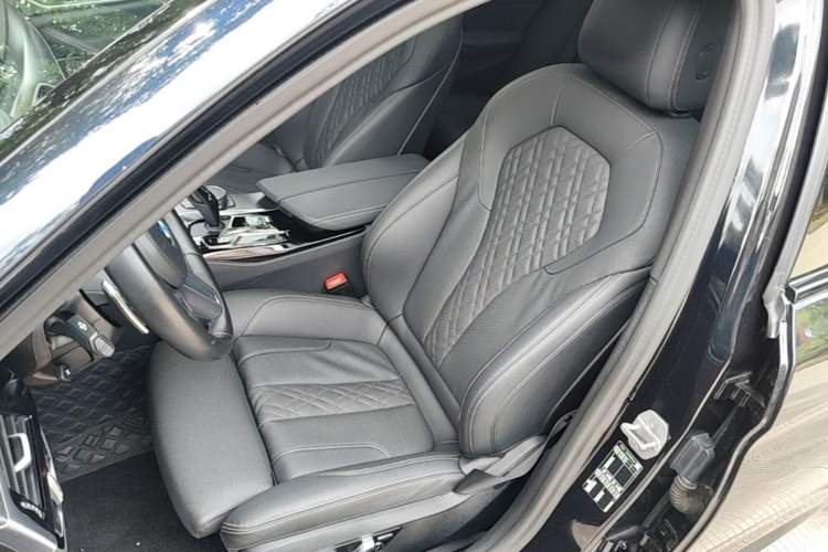 Used BMW 5 Series 2022 Second Facelift 530i Sport Line with M Sport Package Left Front Seat