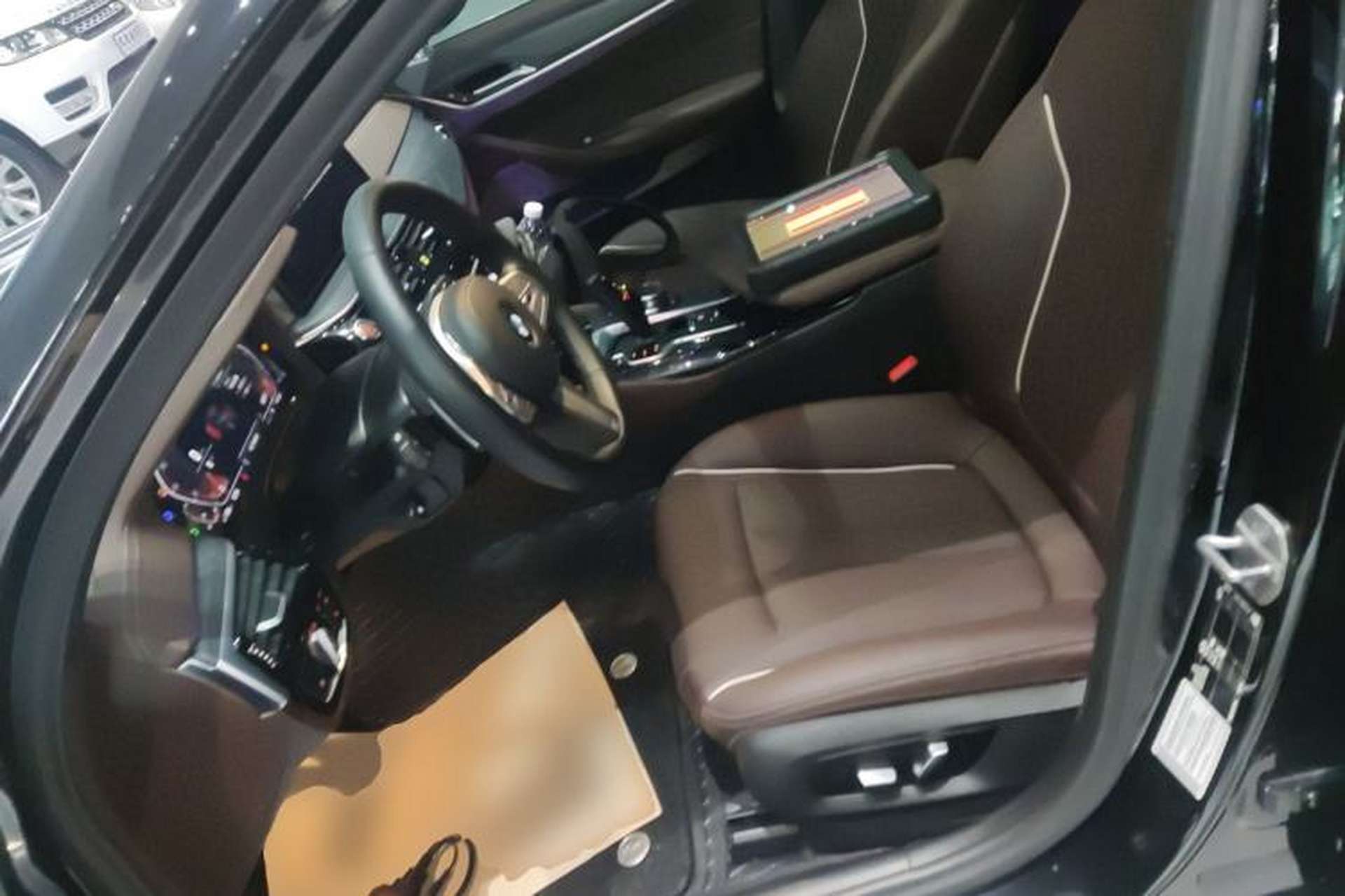 Used BMW 5 Series 2022 Second Facelift 530Li Leading Edition M Sport Package Left Front Seat