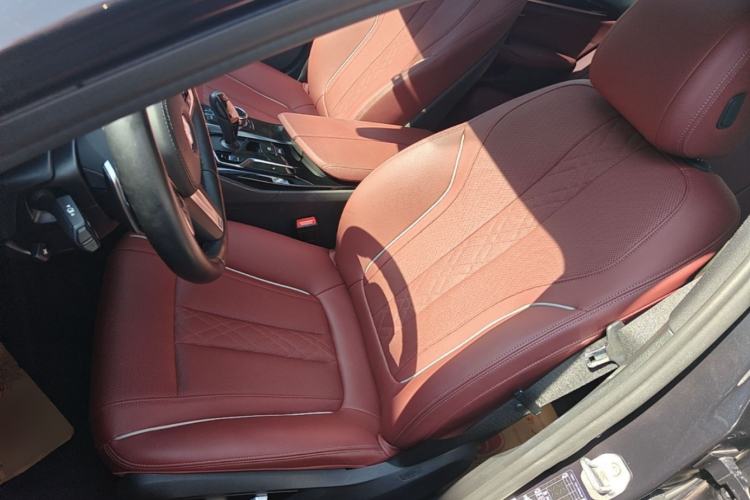 Used BMW 5 Series 2022 Restyled 530Li Leading Edition M Sport Package Left Front Seat