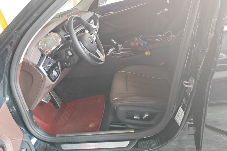 Used BMW 5 Series 2022 Restyled 525Li Luxury Package Left Front Seat