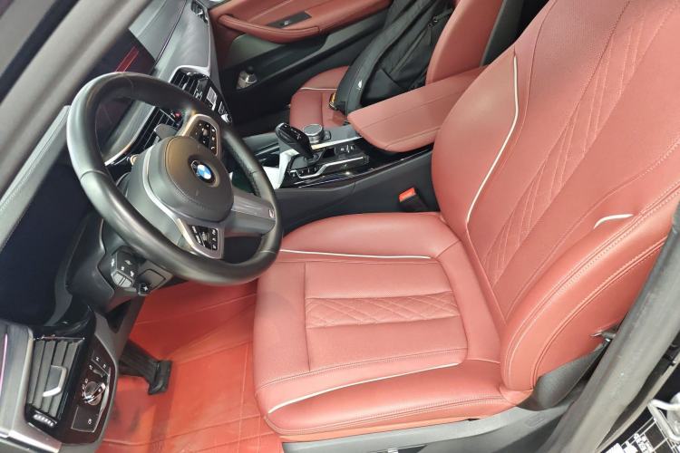 Used BMW 5 Series 2022 Restyled 530Li Leading Edition M Sport Package Left Front Seat