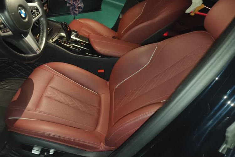 Used BMW 5 Series 2022 Restyled 530Li Leading Edition M Sport Package Left Front Seat