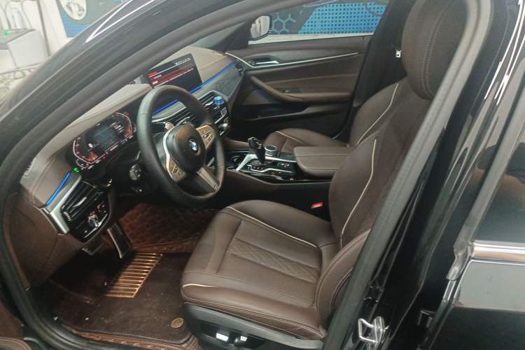 Used BMW 5 Series 2022 Second Facelift 530Li Leading Edition M Sport Package Left Front Seat