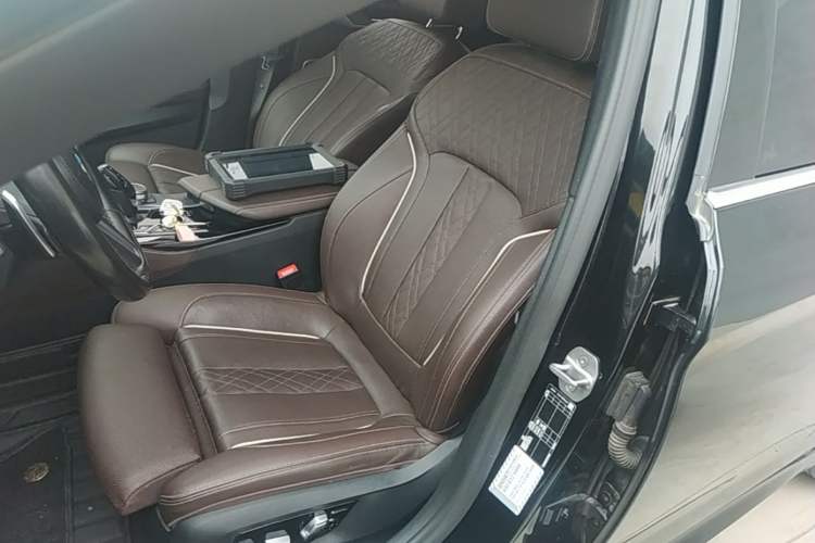 Used BMW 5 Series 2022 Second Facelift 530Li Luxury Version M Sport Package Left Front Seat