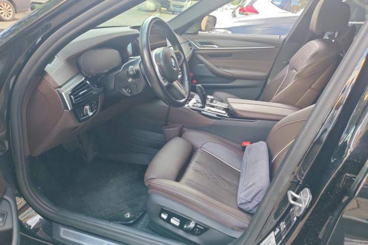Used BMW 5 Series 2022 Second Facelift 530Li Luxury Version M Sport Package Left Front Seat