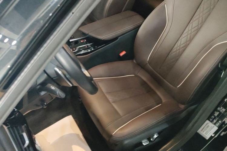 Used BMW 5 Series 2022 Second Facelift 530Li xDrive Luxury Package Left Front Seat