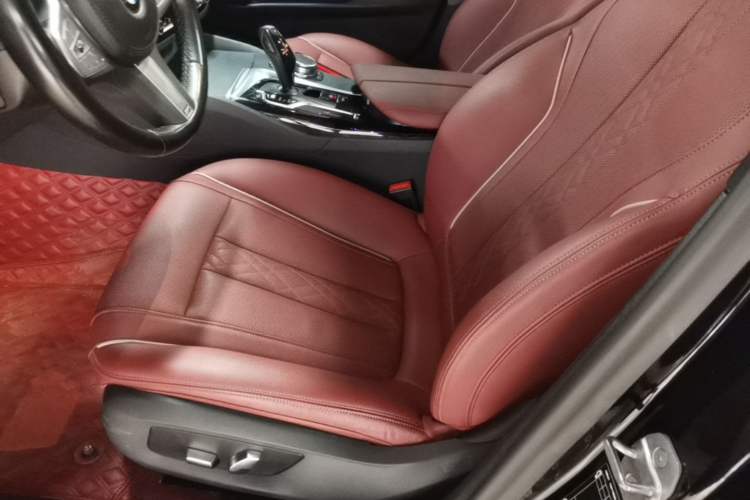 Used BMW 5 Series 2022 Second Facelift 530Li Leading Edition M Sport Package Left Front Seat