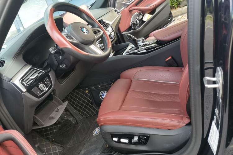 Used BMW 5 Series 2022 Second Facelift 530Li Luxury Version M Sport Package Left Front Seat