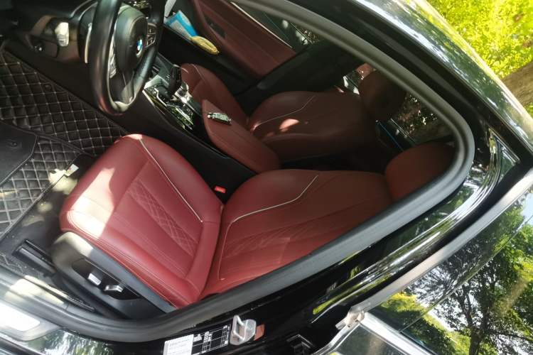Used BMW 5 Series 2022 Restyled 530Li Leading Edition M Sport Package Left Front Seat