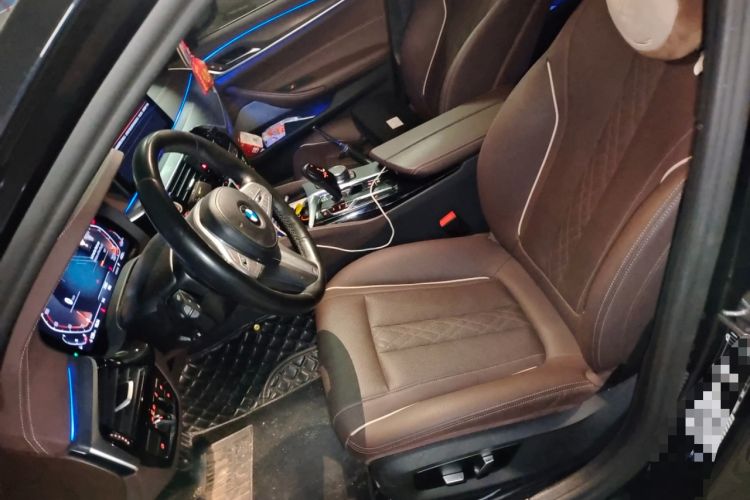 Used BMW 5 Series 2022 Restyled 530Li Leading Edition M Sport Package Left Front Seat