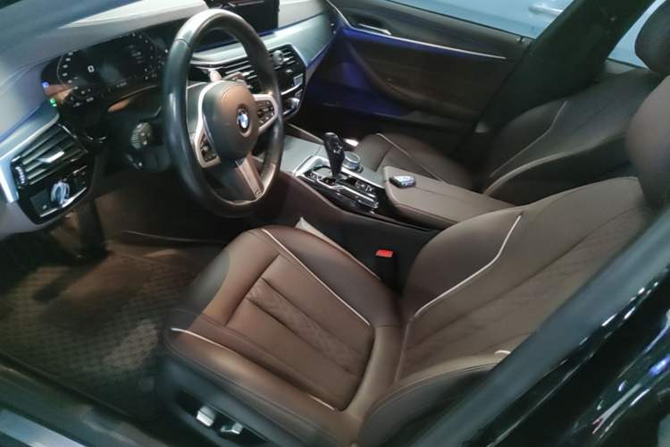 Used BMW 5 Series 2022 Second Facelift 530Li Leading Edition M Sport Package Left Front Seat