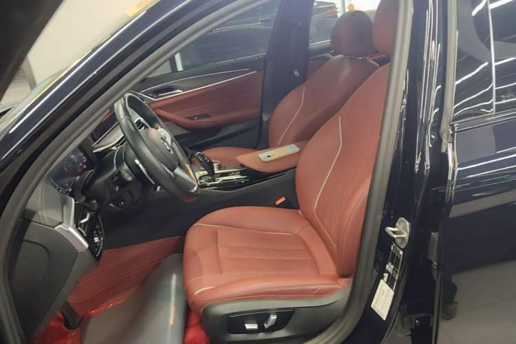 Used BMW 5 Series 2022 Second Facelift 530Li Leading Edition M Sport Package Left Front Seat