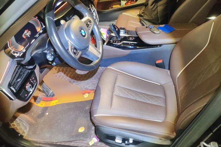 Used BMW 5 Series 2022 Restyled 530Li Leading Edition M Sport Package Left Front Seat