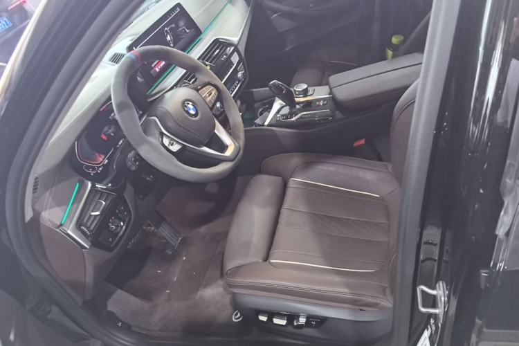Used BMW 5 Series 2022 Second Facelift 530Li Luxury Edition Premium Package Left Front Seat