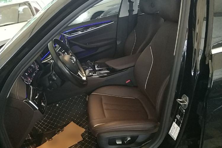 Used BMW 5 Series 2022 Restyled 525Li Luxury Package Left Front Seat