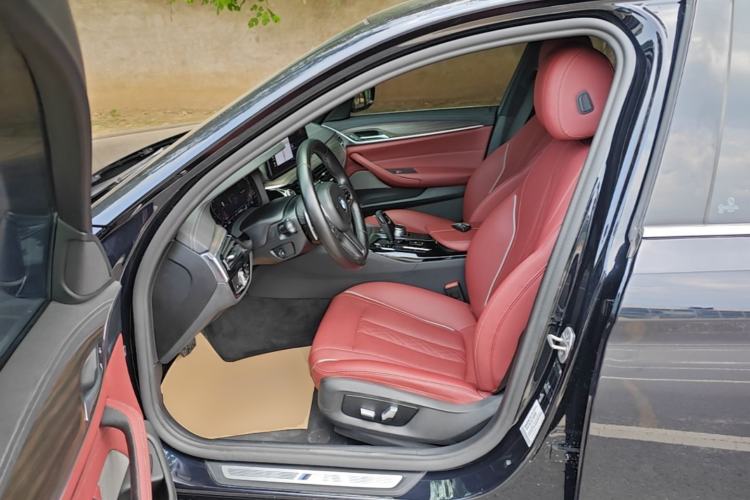 Used BMW 5 Series 2022 Restyled 530Li Leading Edition M Sport Package Left Front Seat